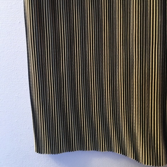 Large Cactus Gold/Olive Sleeveless Tank Top - Picture 6 of 8